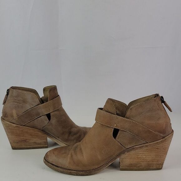 Eileen Fisher Ives Tumbled Nubuck Leather Bootie - Picture 4 of 15